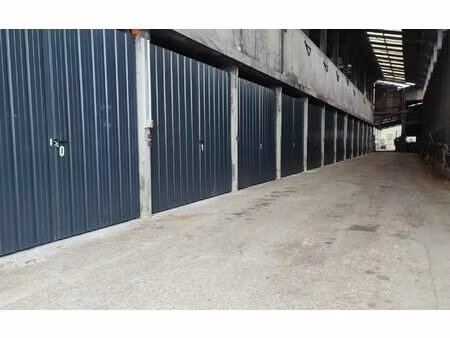 location stationnement  60 m² t- à massingy  360 €