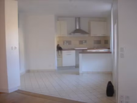 location appartement 5 pièces 64 m² à figeac (46100)  630 €
