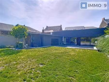 maison de plein pied luxueux avec piscine et jardin