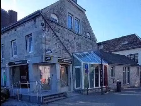 appartement plein centre  proche des commerces et parking.