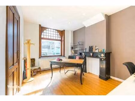 volumineuse maison en plein centre avec cour et terrasse !