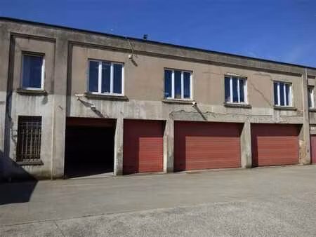 entrepôt de +- 132 50 m²