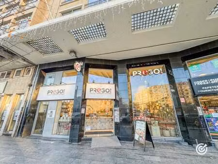 place flagey - commerce idéalement situé de ± 200 m²