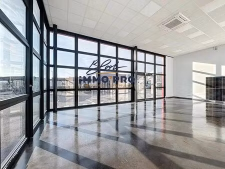 location local commercial 265 m2 à nivolas-vermelle