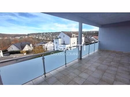 appartement f4  d'environ 105 m2  avec terrasse  garage et cave