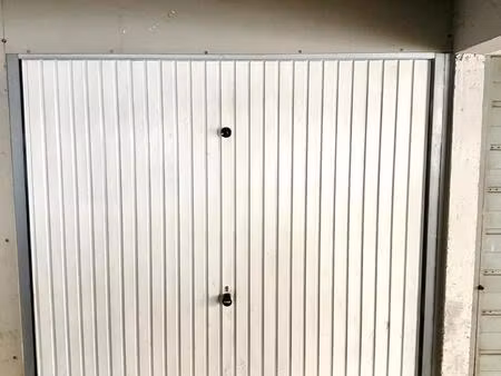 garage 40 m² avec mezzanine – centre de nîmes