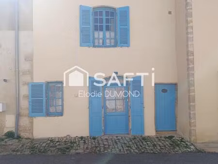 maison de village en pierre à rénover située au centre de saint amour