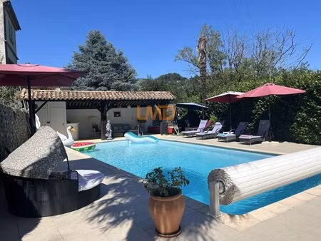 propriété de charme avec piscine au bord de l’ardèche  vals-les-