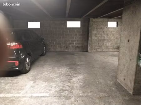 parking 22 rue de la fontaine henri iv à chaville