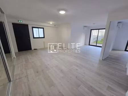 location locaux professionnels 56 m² à mougins (06250)  1 530 €
