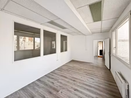 location locaux professionnels 79 m² à paris 18ème (75018)  2 499 €