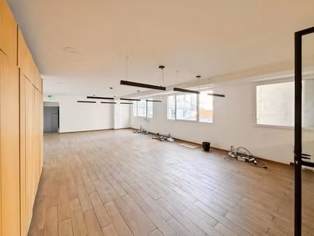 location locaux professionnels 113 m² à paris 18ème (75018)  3 790 €