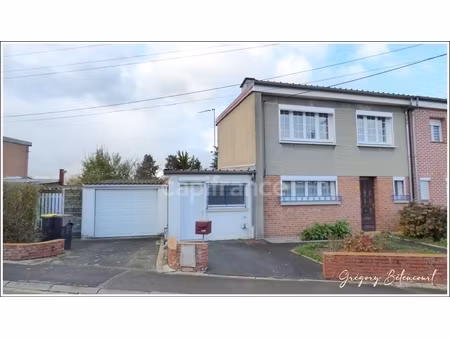 maison semi-individuelle dans un quartier calme