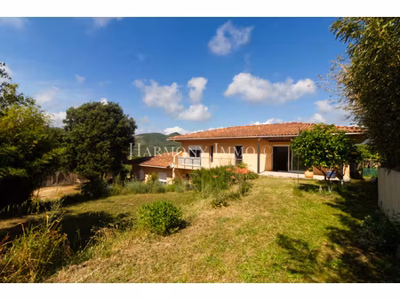 très jolie villa au calme proche des plages et des commerces