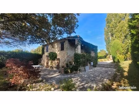 lurs   maison en pierres sur 1200 m²