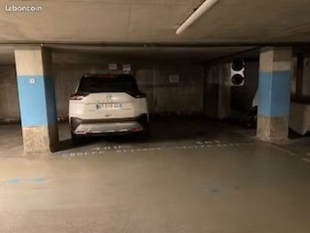 parking securise disponible