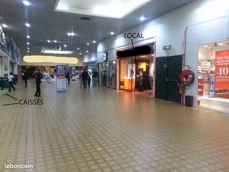 local commercial 65 m2 a louer