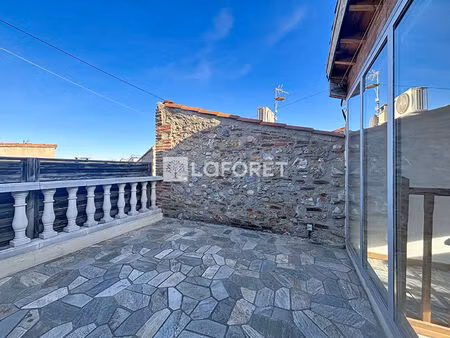 maison de village avec terrasse  située en hyper centre de thuir