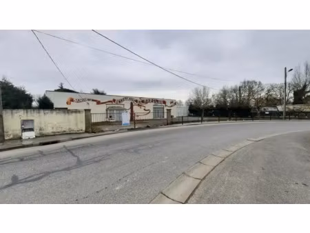 local commercial - muret
