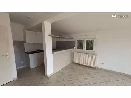 f2 avec terrasse et garage