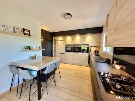 maison 6 pièces 179 m²