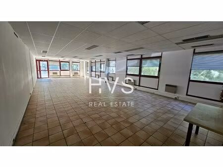 location local professionnel 161m² meyreuil 13590