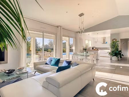 proche serres castet maison 3 chambres avec piscine