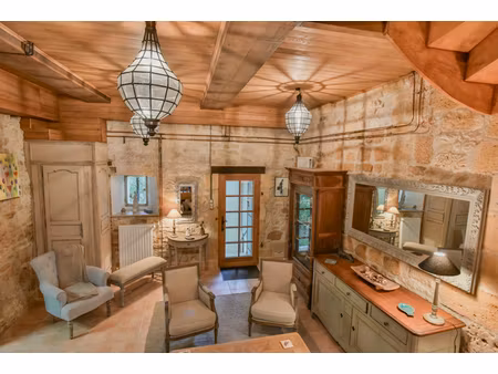 maison de village atypique   125m2  3 chambres  petite garage  piscine et jardin +/- 500m2