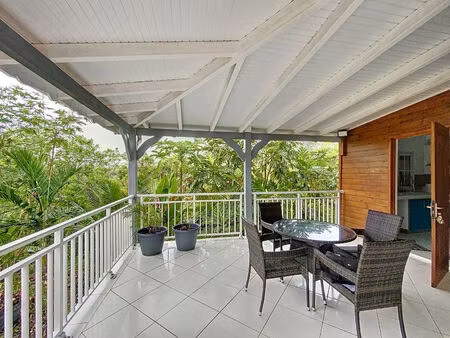 bas de villa meublé situé au gosier