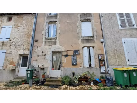 vente maison 4 pièces 80 m² à champdeniers-saint-denis (79220)  34 000 €