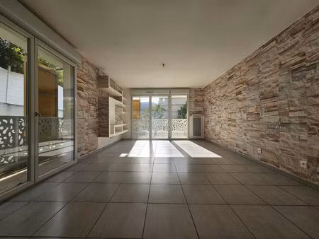 appartement t4  86 m2  double terrasses  parking 13011 marse