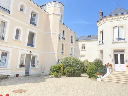 studio renove dans residence normande en 1er ligne