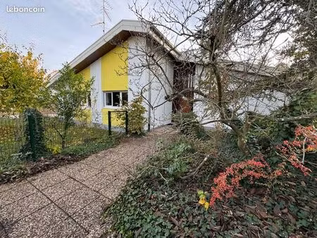 maison familiale de caractère  7 pièces  255 m² sur grand terrain arboré à wettolsheim