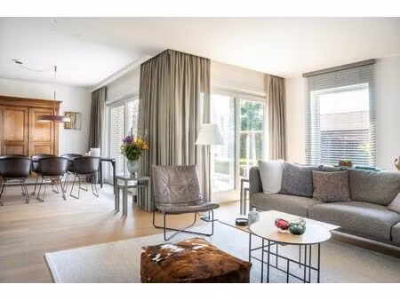 luxueus afwerkt landhuis met 4 slaapkamers en mooi verzorgde tuin