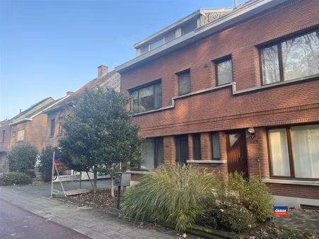 gelijkvloersappartement met 1 slpk  tuin en garage