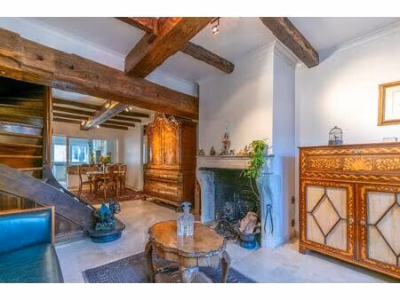 karaktervol hoogwaardig afgewerkt gebouw met winkelruimte en woonst