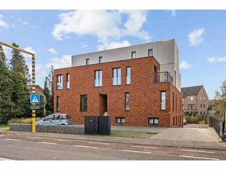 recent duplex appartement met 2 parkings te zichen