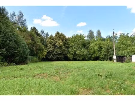 ruim perceel grond van 2.325m² in groene omgeving