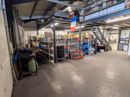 local 97 m2 + mezzanine+ bureau
