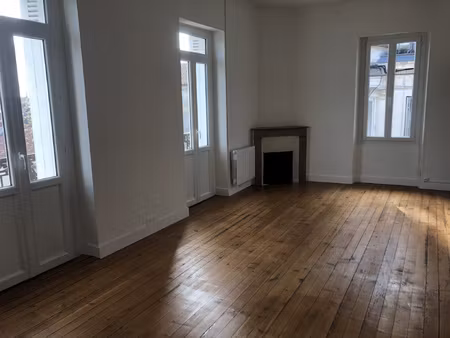 location appartement 3 pièces 62m² cognac 16100