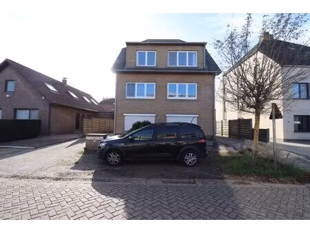 dakappartement met 2 slaapkamers en garage in beerse.