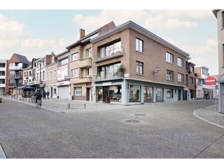 handelszaak met hoge zichtbaarheid en mooie etalage