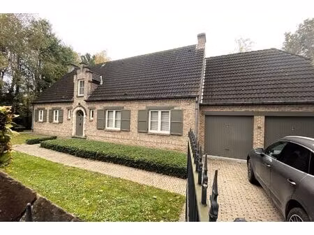 zeer goed gelegen luxueus afgewerkte villa op 43 are