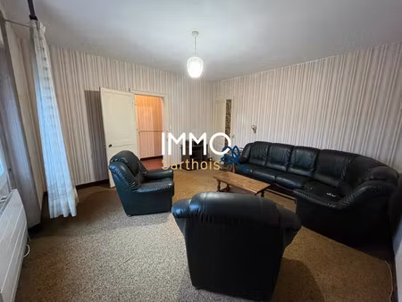 maison de bourg à rénover – plein centre de mayet