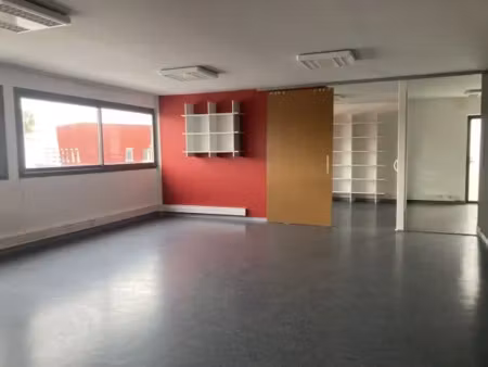 - a louer  à cabestany  sur axe passant