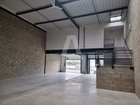 a louer : surface rare en essonne - idéal tpe / pme / artisans investisseurscertification 