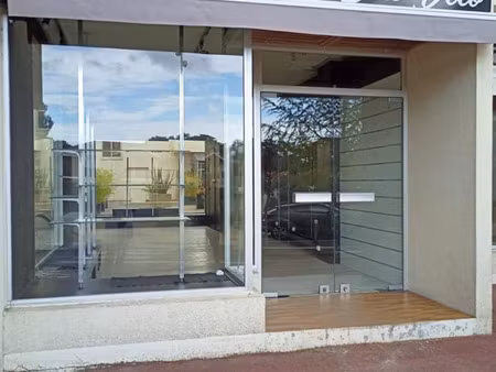 local professionnel à vendre les mathes 1 pièce(s) 37m2 259 000€