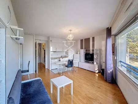 vente appartement t1 bord de mer à larmor-plage (56260) : à vendre t1 bord de mer / 30m² l