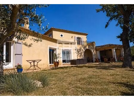 villa d'exception dans les hauteurs du village  vue dégagée sur le ventoux  sans vis à...
