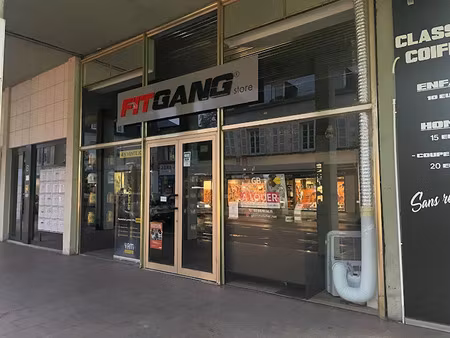 location locaux professionnels 3 pièces 44 m² à nevers (58000)  770 €